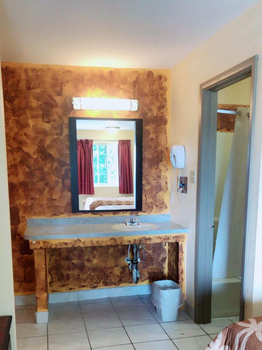 Sunflower Inn Main image 2